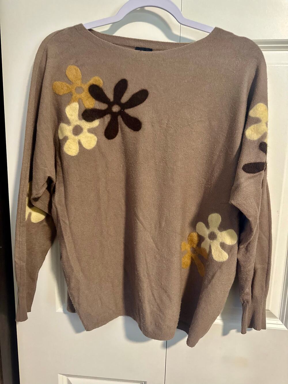 Aaeda Women’s Floral Appliqué Oversized Knit Sweater Taupe Brown Sz L